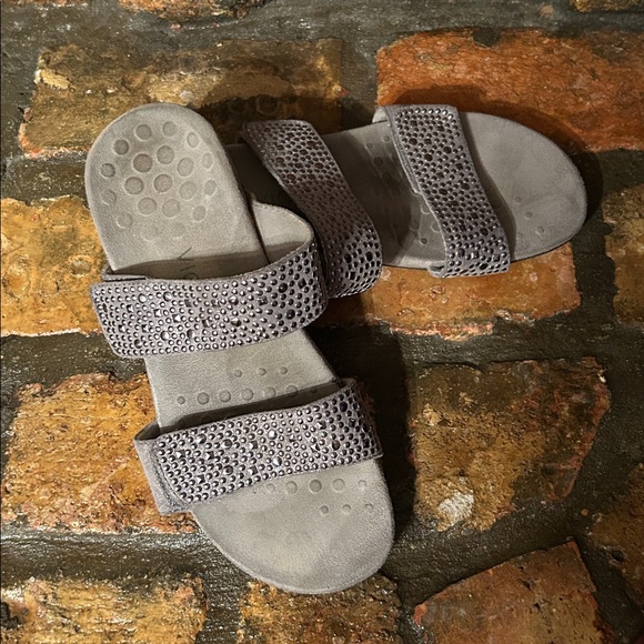 Vionic sandals. - Picture 3 of 5